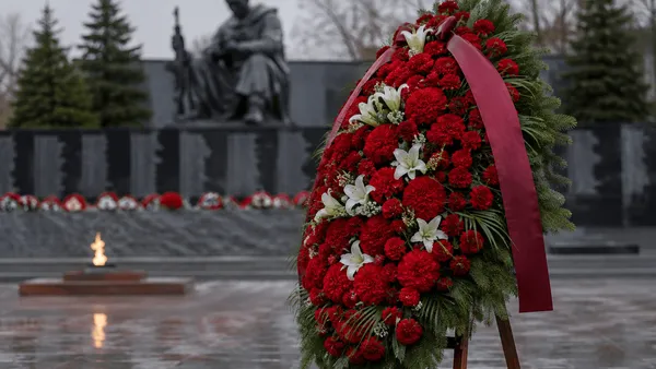 Живые венки для участников СВО: виды, военная символика и правила заказа